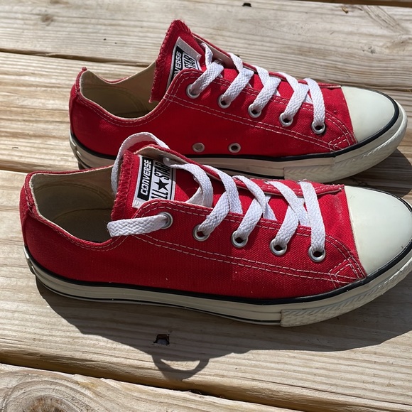 CONVERSE Sneakers- ALL STAR RED LOW TOP SNEAKER - UNISEX YOUTH Size 3 - Picture 1 of 10